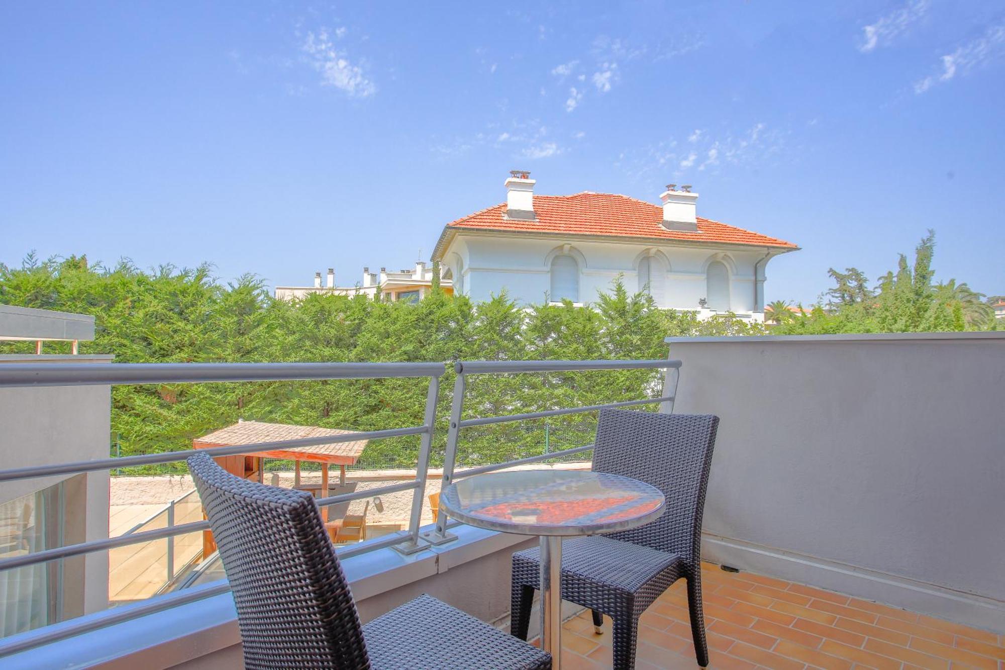 Hotel Brise De Mer - Piscine Interieure & Exterieure Сен-Рафаэль Экстерьер фото