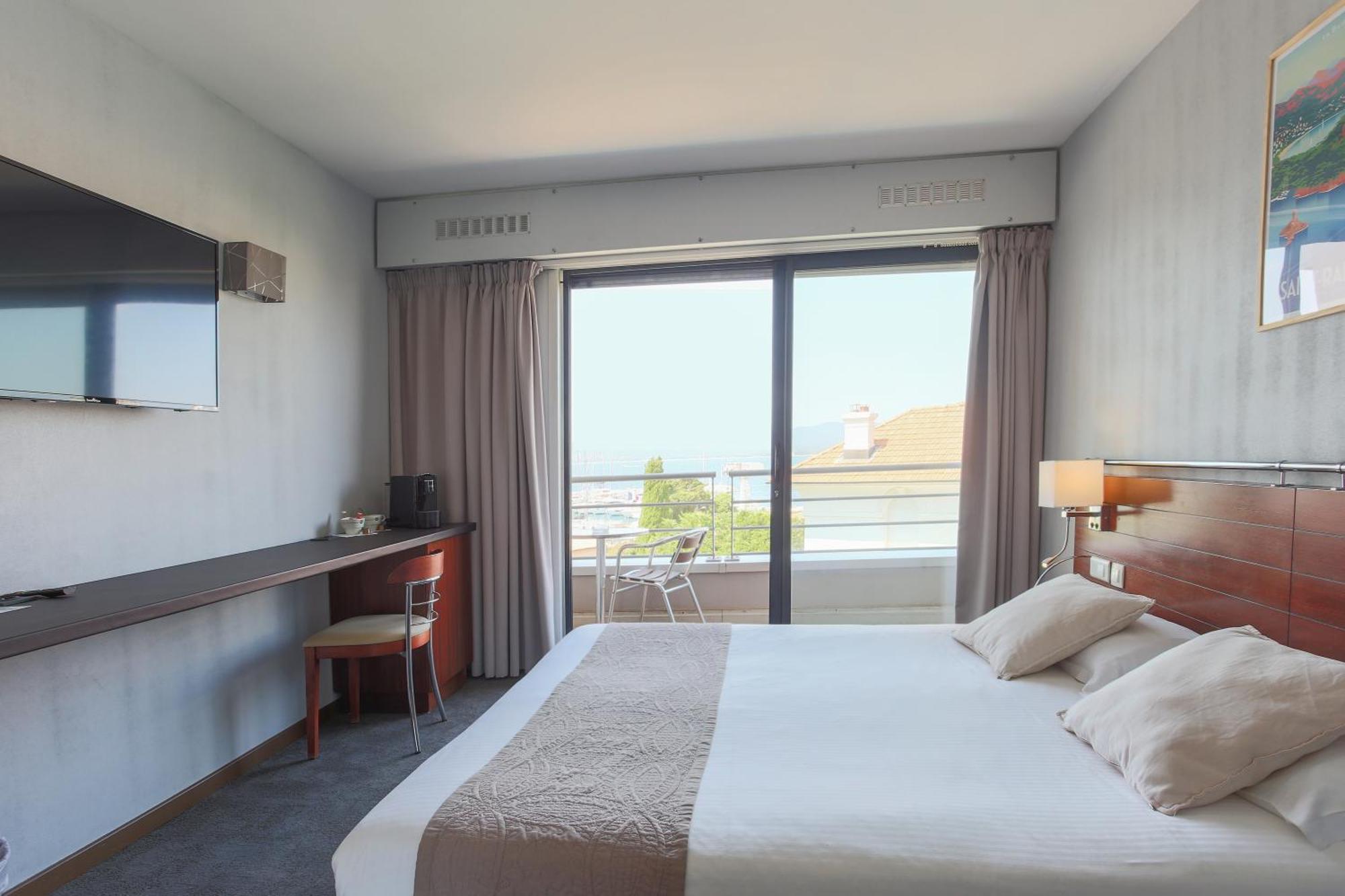 Hotel Brise De Mer - Piscine Interieure & Exterieure Сен-Рафаэль Экстерьер фото