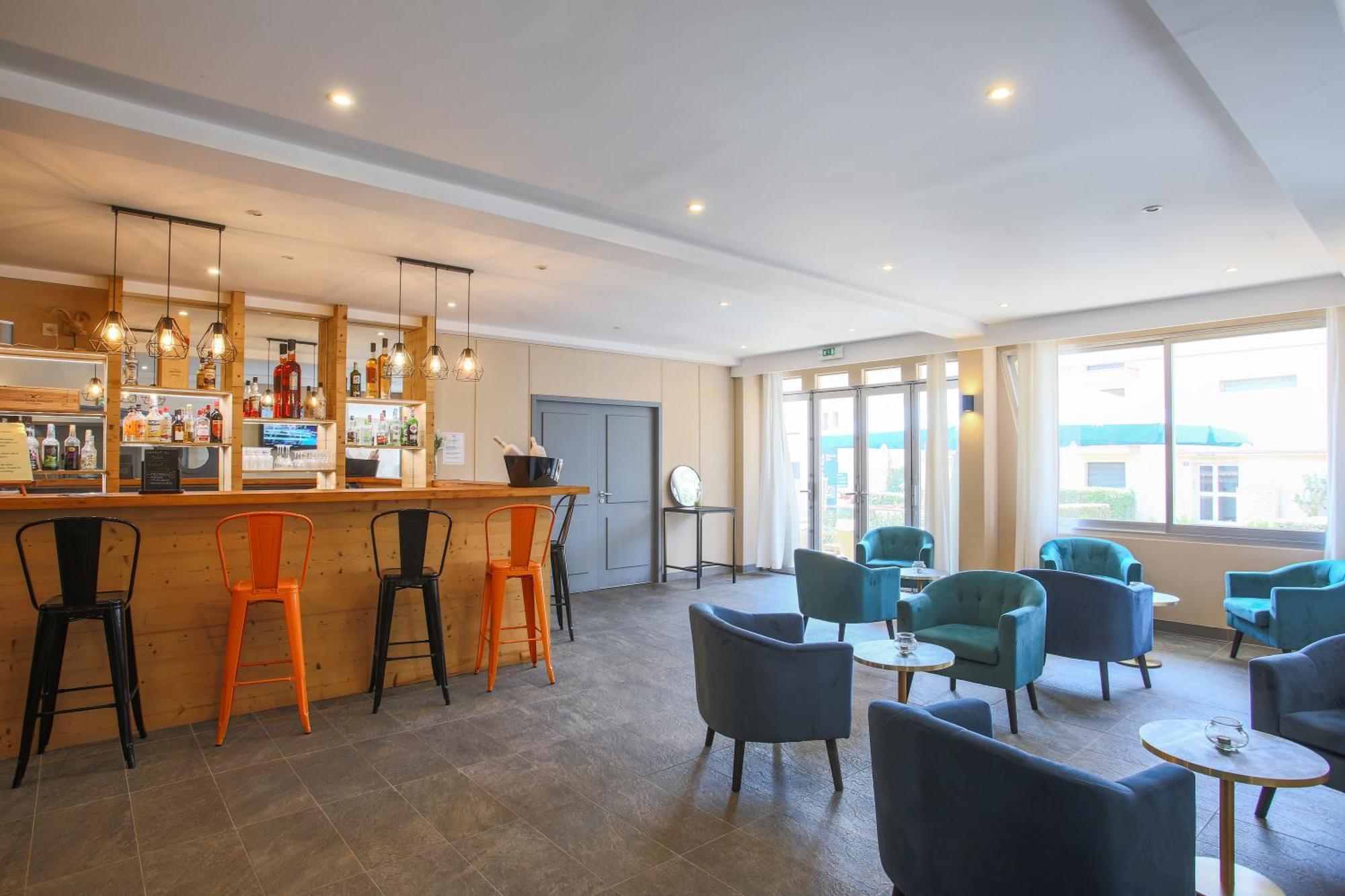 Hotel Brise De Mer - Piscine Interieure & Exterieure Сен-Рафаэль Экстерьер фото